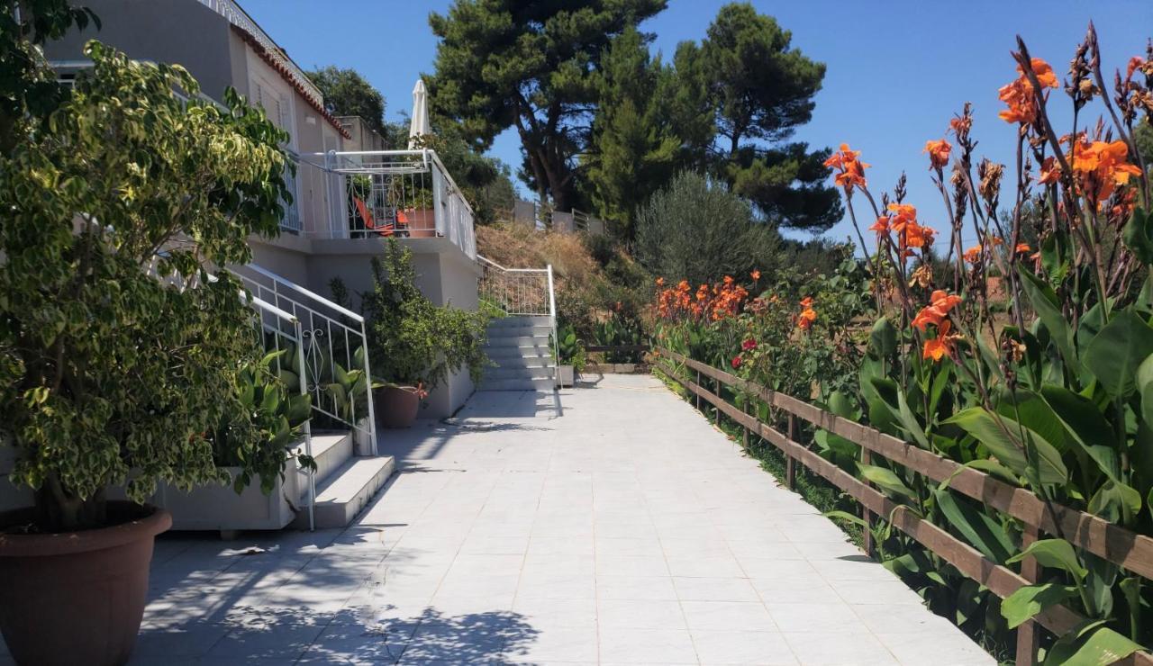 Malibu Studios & Apartments ラッシ エクステリア 写真
