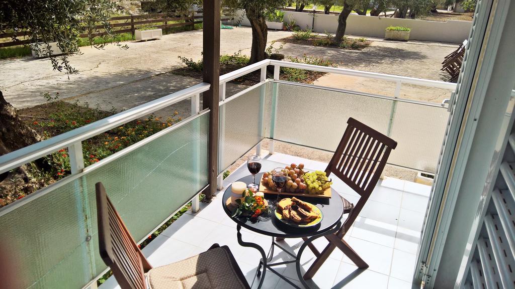 Malibu Studios & Apartments ラッシ エクステリア 写真
