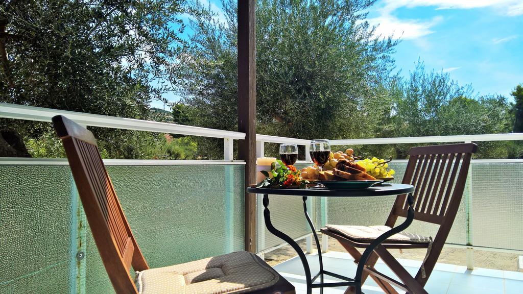 Malibu Studios & Apartments ラッシ エクステリア 写真